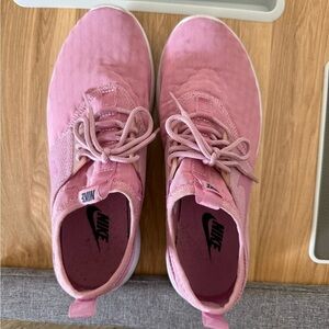 Nike Pink Tennis Shoes Size 7